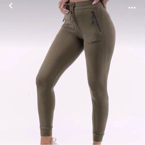 NWOT - Exht Women’s Army Green Atheletic Tappered Joggers - Size Small